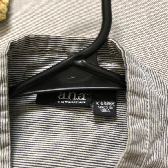 Jacket with covered buttons - Picture 3 of 4